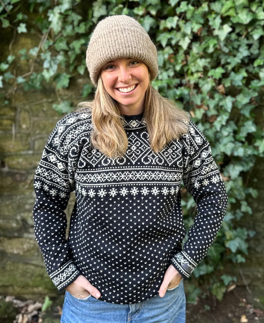 Vintage Dale Of Norway 100% Wool Sweater in Black & White - Size S