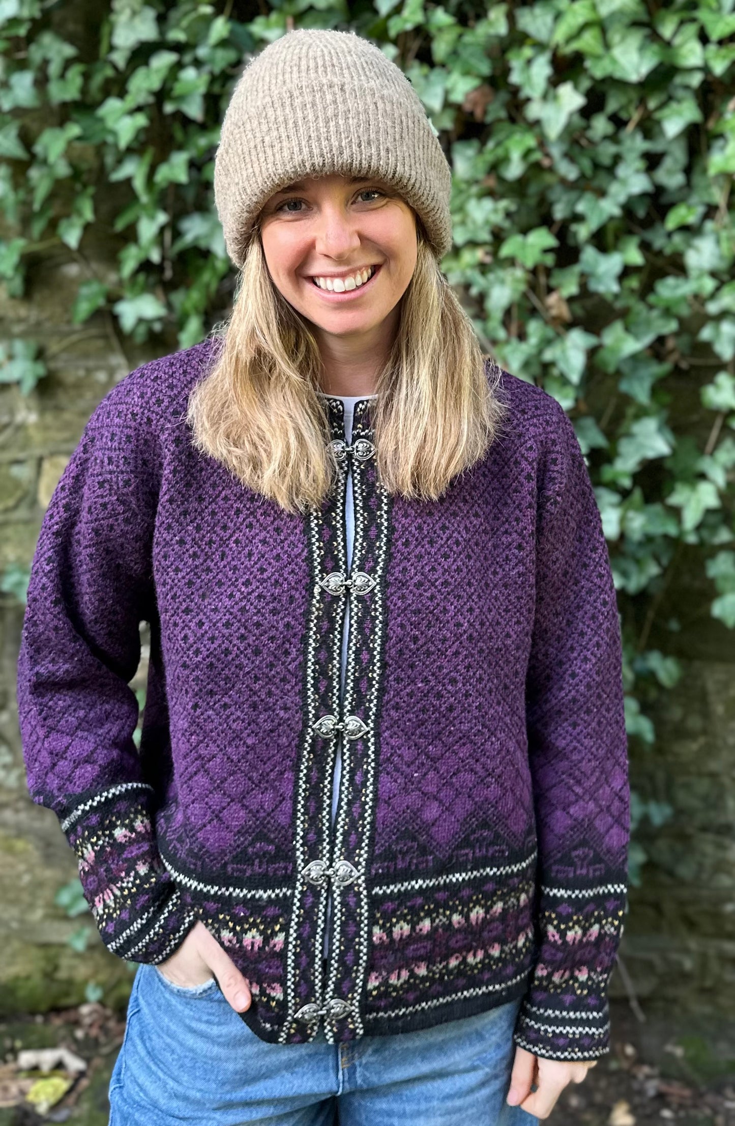 Vintage Nordic Frost 100% Wool Cardigan Purple / Black in Petite L