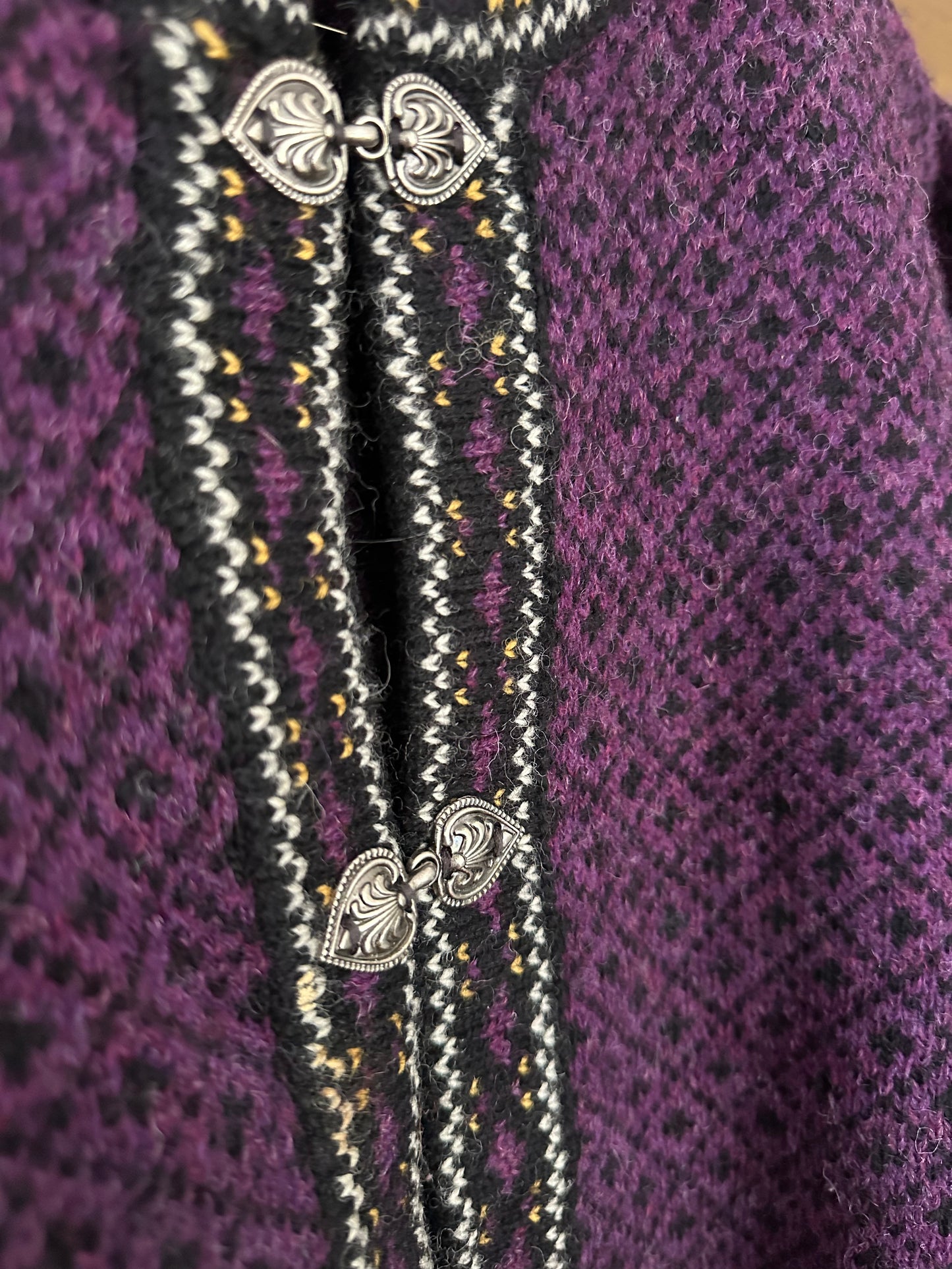 Vintage Nordic Frost 100% Wool Cardigan Purple / Black in Petite L