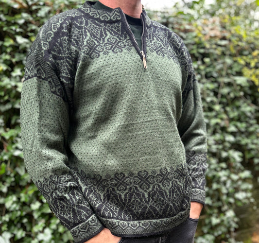 Vintage Norwegian 100% Wool Vrikke 1/4 Zip Sweater in Dark Green Black - Size M/L